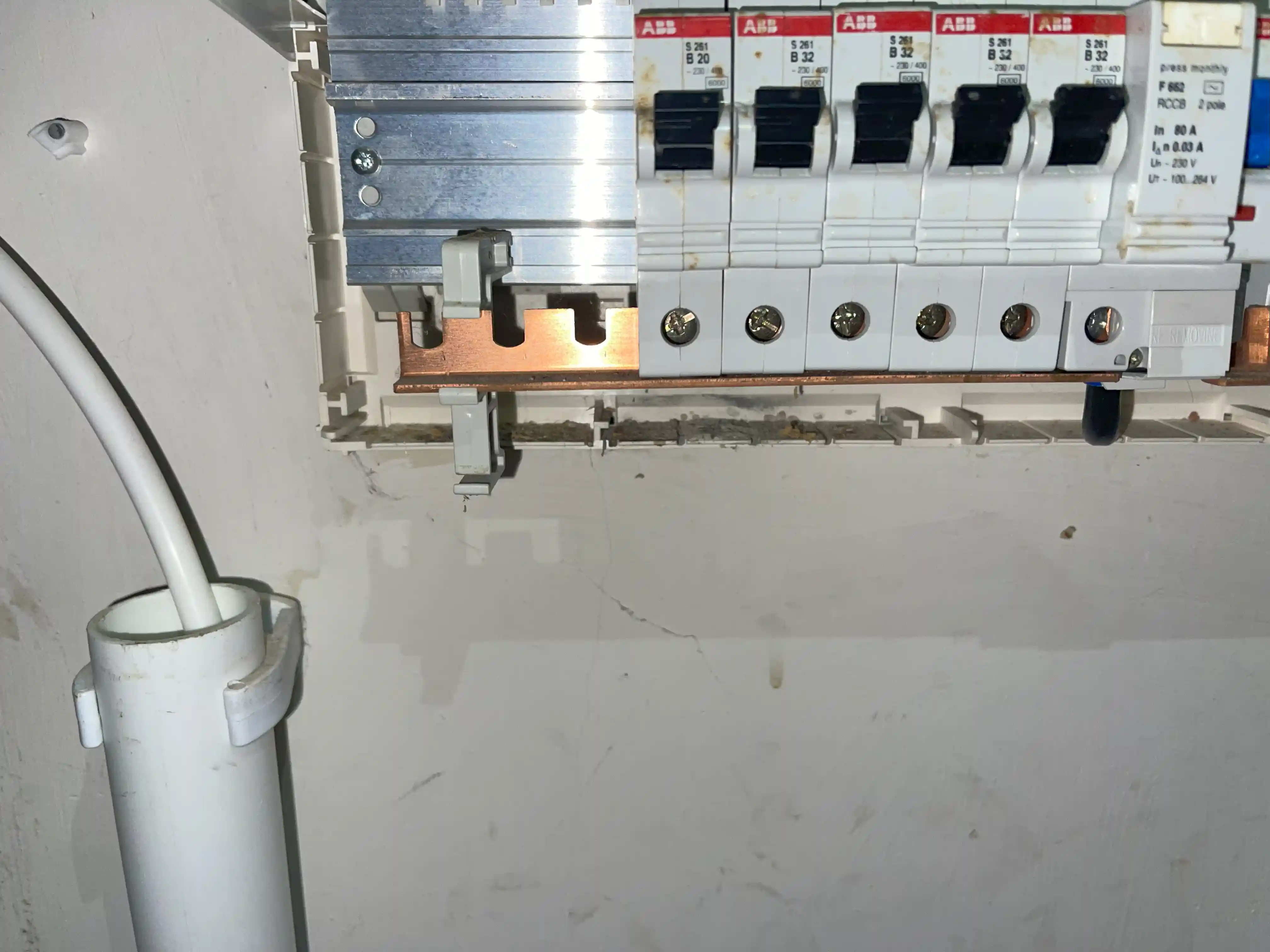 24 Hours Emergency Electrician near Egham